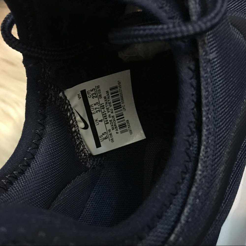 SOLD NWOT Nike Roche - Picture 6 of 6